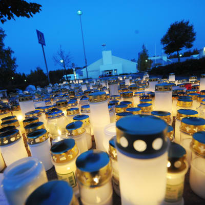 Ljus för offren i Kauhajokimassakern.