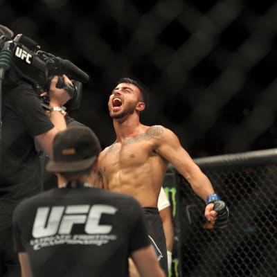 Makwan Amirkhani jublar över segern mot Mike Wilkinson 2016.