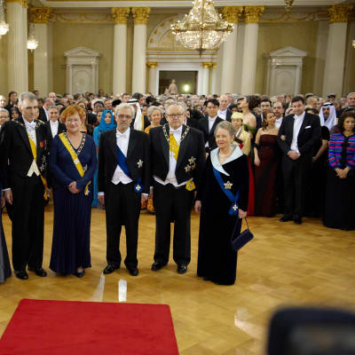 Tre presidentpar poserar inför kamerorna på slottet 2009.