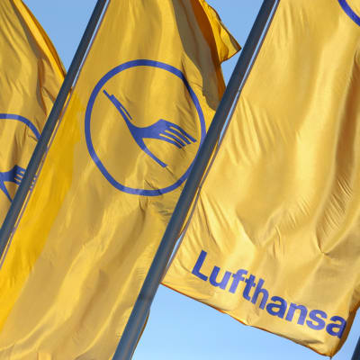 Bild av Lufthansa-flaggor