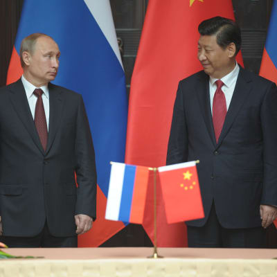 Kinas president Xi Jinping tog emot Rysslands president Vladimir Putin i Shanghai