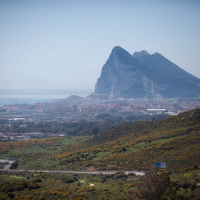 Gibraltar vid Spaniens sydkust har hört till Storbritannien sedan år 1713.