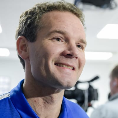 Jonatan Johansson i närbild. Han ler.