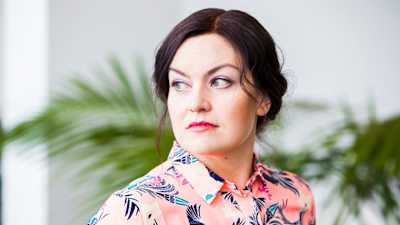 Kasvokuva kirjallisuudentutkija, narratologi Maria Mäkelästä.