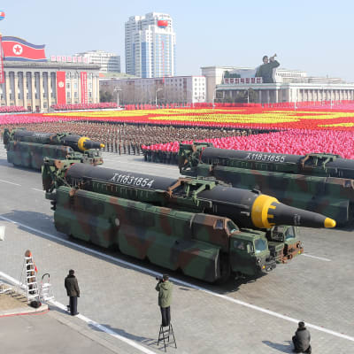 Missilerna som utvecklas nära Pyongyang är modernare versioner av missiltypen Hwasong-15 som kan nå den amerikanska östkusten, inklusive Washington 