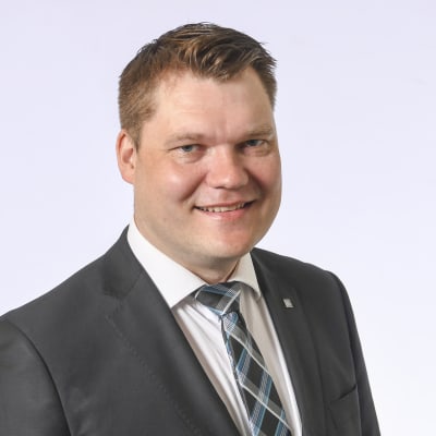 Kansanedustaja Mikko Savola, Suomen Keskusta.