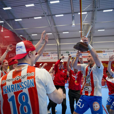 BK-46 firar ligaguldet 2023.