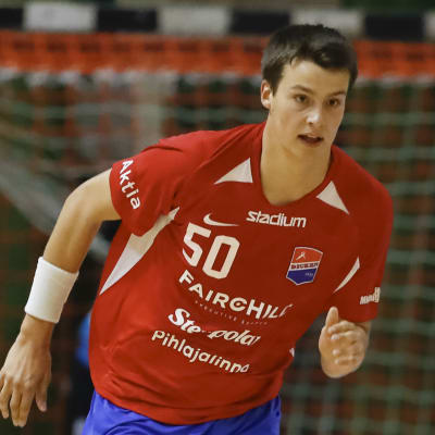 Robin Granlund spelar handboll.