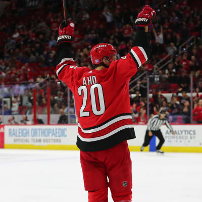 Sebastian Aho firar ett mål.