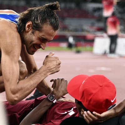 Gianmarco Tamberi ja Mutaz Essa Barshim jakoivat olympiavoiton