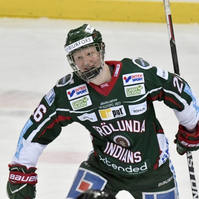 Rasmus Dahlin spelar ishockey i Frölunda i SHL.