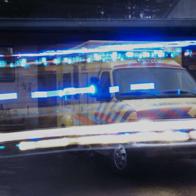 Ambulans med blinkers