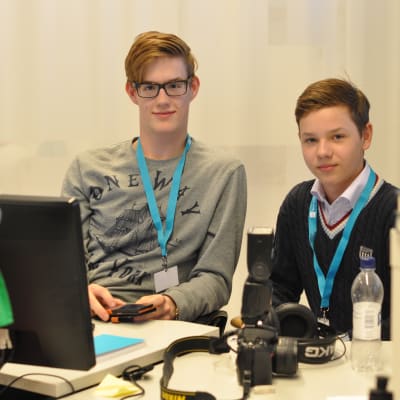 Max Westerlund och Axel Nyman på redaktionen.