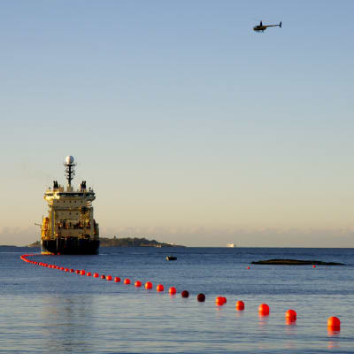 Cinia Group lägger ner havskabel till Tyskland i Finska viken.