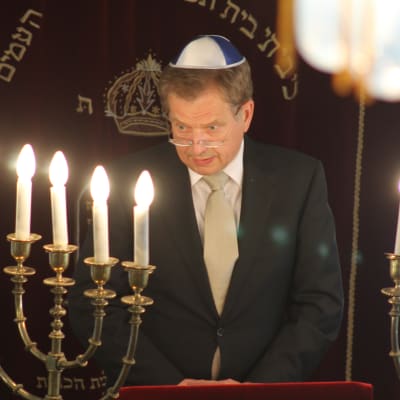 President Niinistö i synagogan