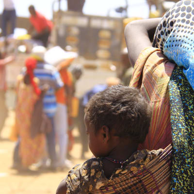 mamma och barn i somaliland