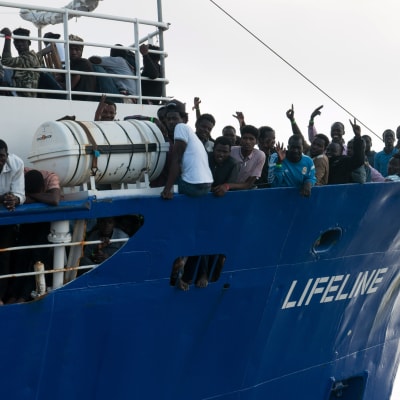 Sjöräddningsfartyget Lifeline räddade flyktingar den 21 juni 2018.