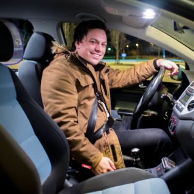 Benjamin Lundin, informatör i Ingå, har tagit initiativ till en samåkningsgrupp i kommunen. 