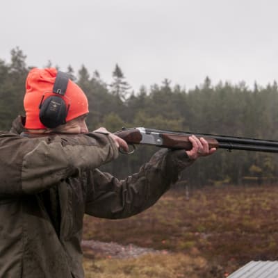 Henrik Holmberg skjuter