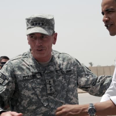 General David Petraeus och Barack Obama i Bagdad år 2008.