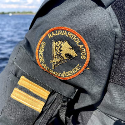 Sjöbevakarens emblem på uniformsärm. 