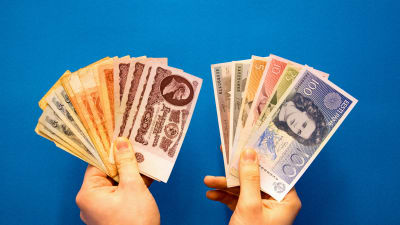 Sovjetiska rubel och estniska kronor.