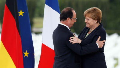 President François Hollande och förbundskansler Angela Merkel vid Verdun.