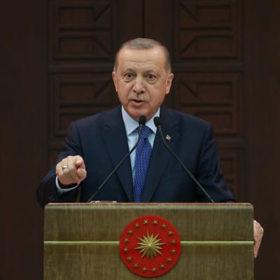 Turkiets president Recep Tayyip Erdogan håller tal