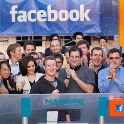 Facebook listades på börsen 18 maj 2012