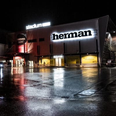 Köpcentret Herman i Kuopio. Bilden tagen efter mörkrets infall. 