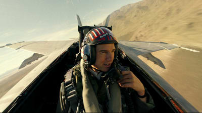 Tom Cruise lentää hävittäjää uudessa Top Gunissa.