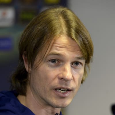 Mika Lehkosuo under en presskonferens november 2014.