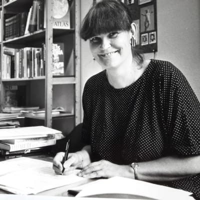 Toimittaja Tuva Korsström uudessa työssään Hufvudstadsbladetissa 1986.