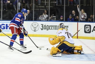 Juuse Saros spelar mot New York Rangers.