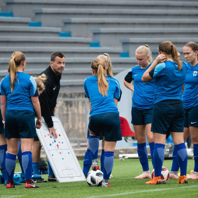 Finlands U17-flicklandslag i fotboll.