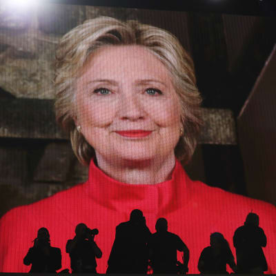 Hillary Clinton talade till partikonventet via satellitlänk.