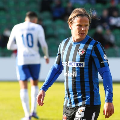 Petteri Forsell iklädd Inters blåsvarta tröja.
