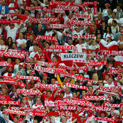 Polska supportrar följer med EM i fotboll.