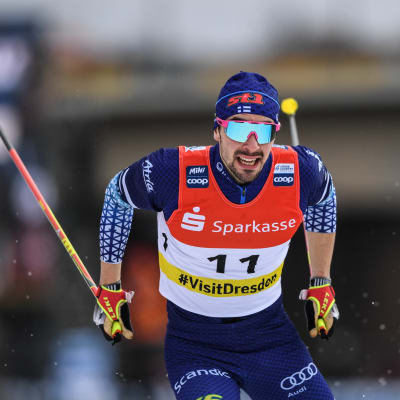 Ristomatti Hakola skidar.