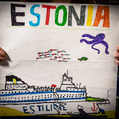 teckning föreställande Estonia på havets botten, gjord av Siiri Sames son 1994