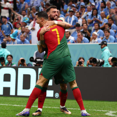 Bruno Fernandes och Cristiano Ronaldo firar mål.