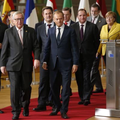 EU-ledare samt europeiska regeringschefer under toppmötet i Bryssel den 14 december 2017.