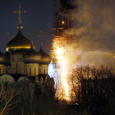Palokunta taisteli tulta vastaan yömyöhään Moskovassa.