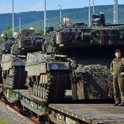 En stridvagnsbataljon förflyttas i Tyskland.