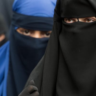Kvinnor i niqab.