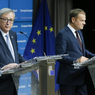 EU-kommissionens ordförande Jean-Claude Juncker och Europeiska rådets ordförande Donald Tusk vid toppmötet 17.12.2015