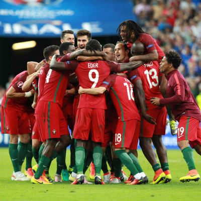 Portugals spelare firar EM-guldet 2016.