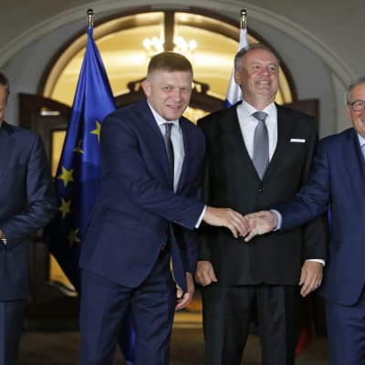Europeiska rådets ordförande Donald Tusk, Slovakiens premiärminister Robert Fico, Slovakiens president Andrej Kiska och EU-kommissionens ordförande Jean-Claude Juncker inför toppmötet i Bratislava.