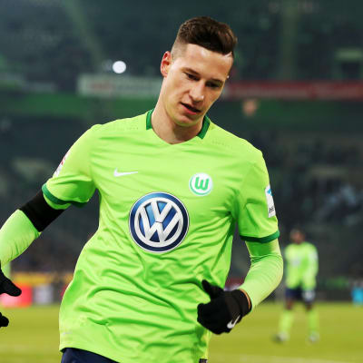 Julian Draxler flyttar från Tyskland till Frankrike.