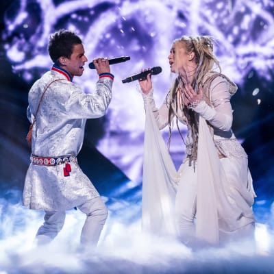 Jon Henrik Fjällgren och Aninia på Melodifestivalens scen